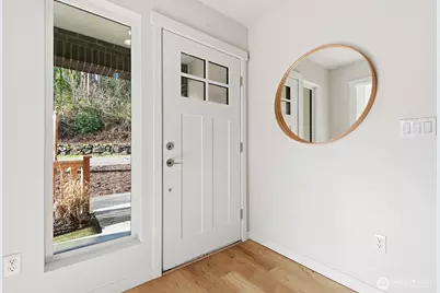 706 Newport Way NW, Issaquah, WA 98027 - Photo 3