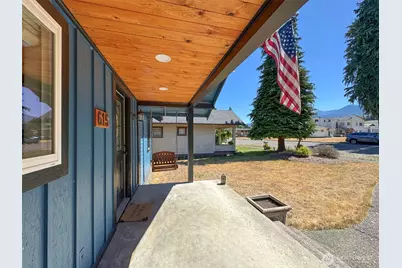 615 W 12th Street, Port Angeles, WA 98362 - Photo 3