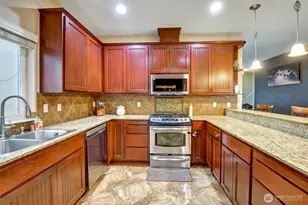 7402 Olympic Dr, Everett, WA 98203 - Photo 7