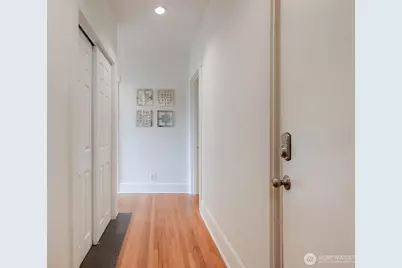 214 Summit Avenue E #402, Seattle, WA 98102 - Photo 3