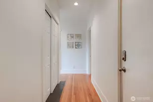 214 Summit Ave E, Seattle, WA 98102 - Photo 3