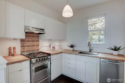 214 Summit Avenue E #402, Seattle, WA 98102 - Photo 15