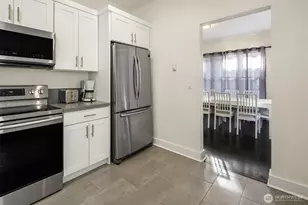 250 NE 50th St, Seattle, WA 98105 - Photo 13