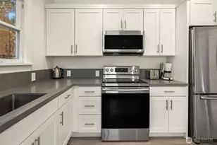 250 NE 50th St, Seattle, WA 98105 - Photo 13