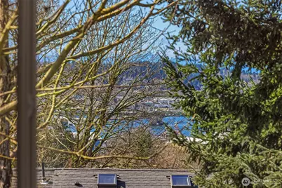 4243 Palatine Avenue N, Seattle, WA 98103 - Photo 13