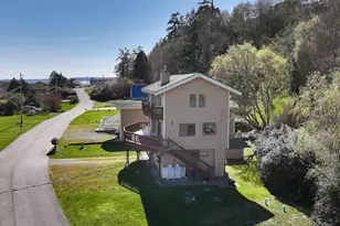 3837 Driftwood Dr, Clinton, WA 98236 - Photo 5