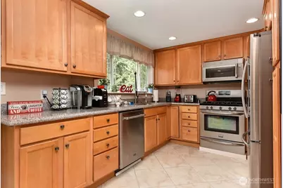 430 128 Avenue SE, Bellevue, WA 98005 - Photo 3