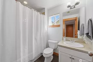 4037 7th Ave NE, Seattle, WA 98105 - Photo 27