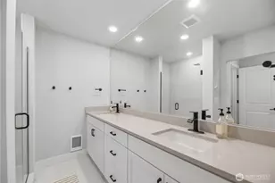 13339 Greenwood Ave N, Seattle, WA 98133 - Photo 19