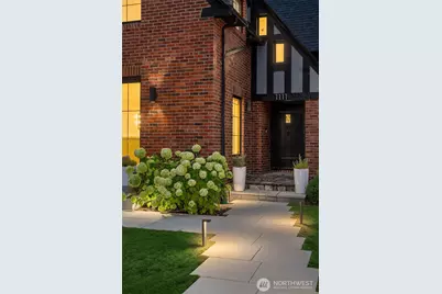 1111 37th Avenue E, Seattle, WA 98112 - Photo 3