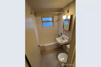 4053 NE 55th Street, Seattle, WA 98105 - Photo 9