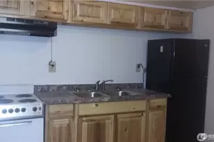 1017 4th St, Bremerton, WA 98337 - Photo 3