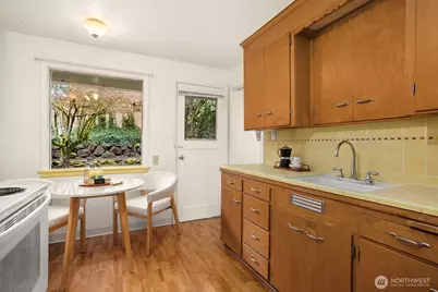 3442 40th Avenue W, Seattle, WA 98199 - Photo 9