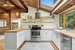 9420 NE Eric Ave, Bainbridge Island, WA 98110 - Photo 7