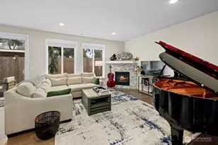 8609 244th St SW, Edmonds, WA 98026 - Photo 3