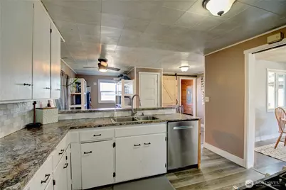 16027 W Division Street, Mount Vernon, WA 98273 - Photo 9