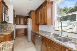 2735 Evening Glory Ct, Clinton, WA 98236 - Photo 13