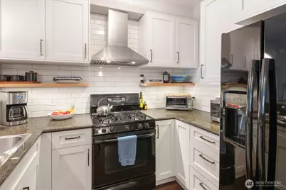 3217 Eastlake Avenue E #210, Seattle, WA 98102 - Photo 15