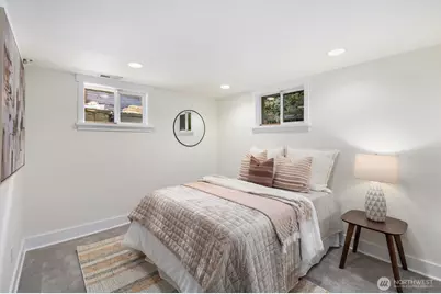 2556 10th Avenue W, Seattle, WA 98119 - Photo 27