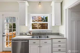 2556 10th Ave W, Seattle, WA 98119 - Photo 13