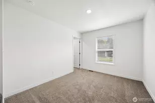 11510 E Riverside Dr, Bothell, WA 98011 - Photo 19