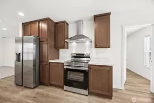 11510 E Riverside Dr, Bothell, WA 98011 - Photo 9