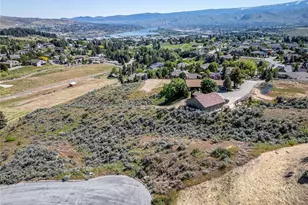 315 Mahogany Ln, Wenatchee, WA 98801 - Photo 1