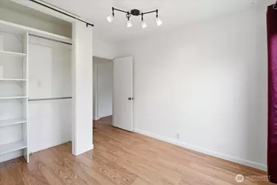 8553 Dayton Avenue N, Seattle, WA 98103 - Photo 11