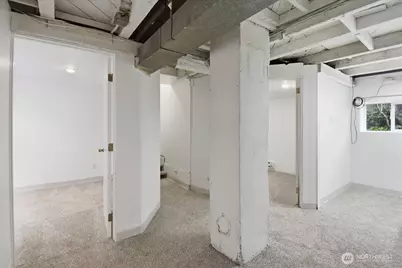 8553 Dayton Avenue N, Seattle, WA 98103 - Photo 17