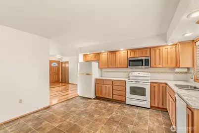 10429 Sandy Beach Drive, Lake Stevens, WA 98258 - Photo 11