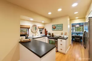 10368 NE Sunrose Ln, Bainbridge Island, WA 98110 - Photo 11