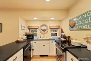 10368 NE Sunrose Ln, Bainbridge Island, WA 98110 - Photo 9