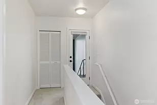 9039 NE Juanita Dr, Kirkland, WA 98034 - Photo 9