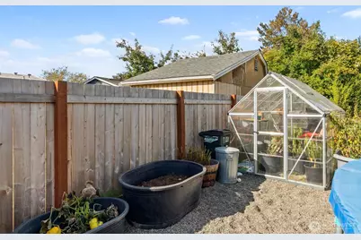 2105 W Stewart, Puyallup, WA 98371 - Photo 35