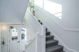 1310 Queen Anne Ave N, Seattle, WA 98109 - Photo 3