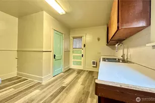 112 Wells Ave S, Renton, WA 98057 - Photo 3