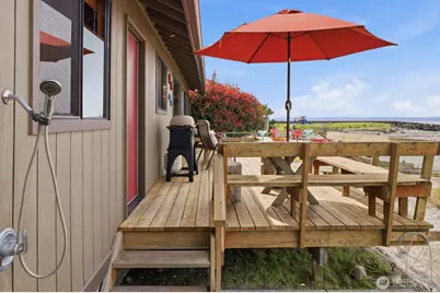 8208 Sandy Hook Drive, Clinton, WA 98236 - Photo 27