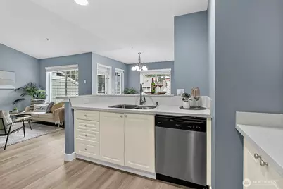 18505 SE Newport Way #C214, Issaquah, WA 98027 - Photo 9