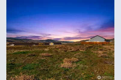 345 S Partridge Lane, East Wenatchee, WA 98802 - Photo 3