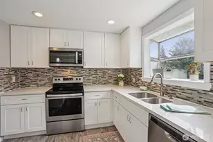 3709 NE 9th Ct, Renton, WA 98056 - Photo 3