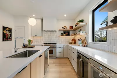 7421 Bagley Avenue N, Seattle, WA 98103 - Photo 9