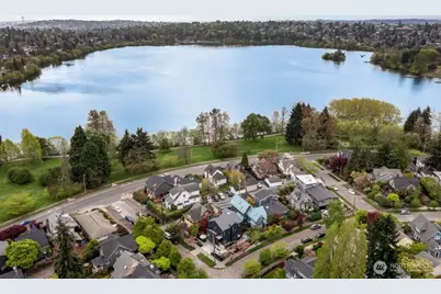 7421 Bagley Avenue N, Seattle, WA 98103 - Photo 3