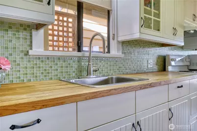 675 Sylvia Drive, Point Roberts, WA 98281 - Photo 9