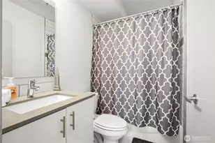 321 W Olympic Pl, Seattle, WA 98119 - Photo 17