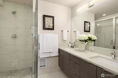 1122 5th Avenue N, Seattle, WA 98109 - Photo 9