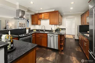 2565 Dexter Ave N, Seattle, WA 98109 - Photo 17