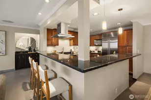 2565 Dexter Ave N, Seattle, WA 98109 - Photo 15
