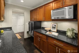 2565 Dexter Ave N, Seattle, WA 98109 - Photo 23