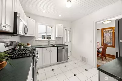 2819 NW 68th Street, Seattle, WA 98117 - Photo 9