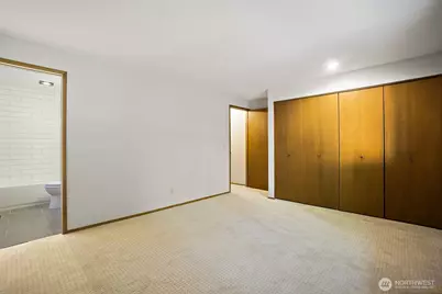 22201 NE 2nd Street, Sammamish, WA 98074 - Photo 15